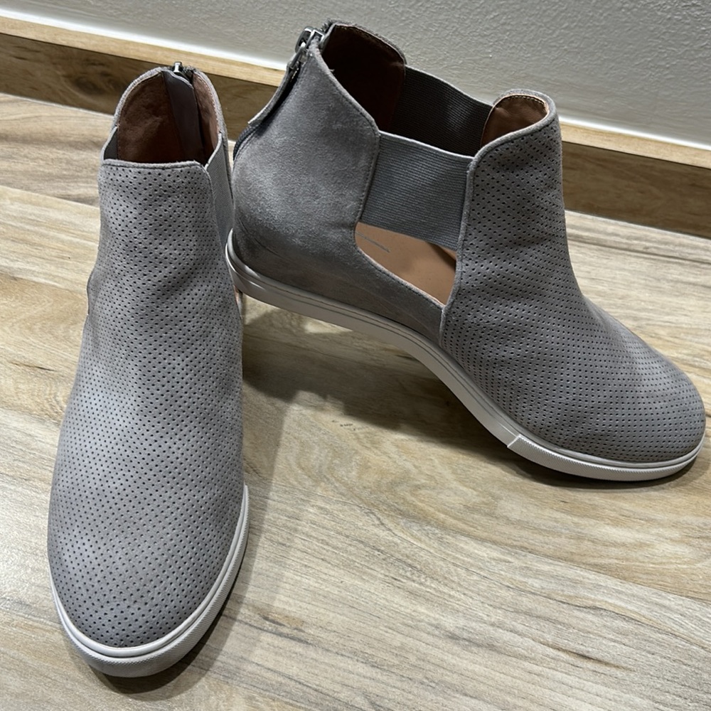 LINEA PAOLO Bootie Amanda Wedge Bootie - Size 9